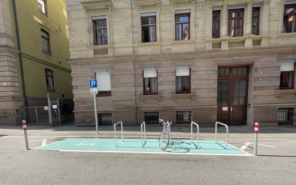 Fahrrad- und E-Scooter-Parkplätze © Fabian Wühl